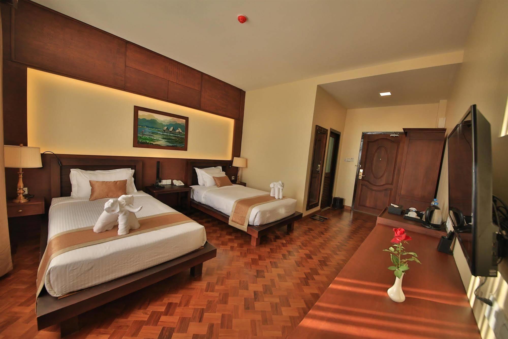 Thousand Island Inle Hotel 3*